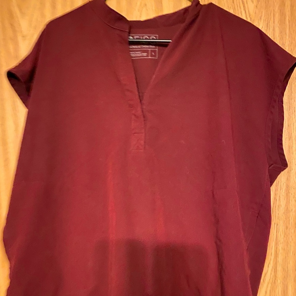 Figs Scrubs Rafaela Oversized burgundy scrub top Size Large
